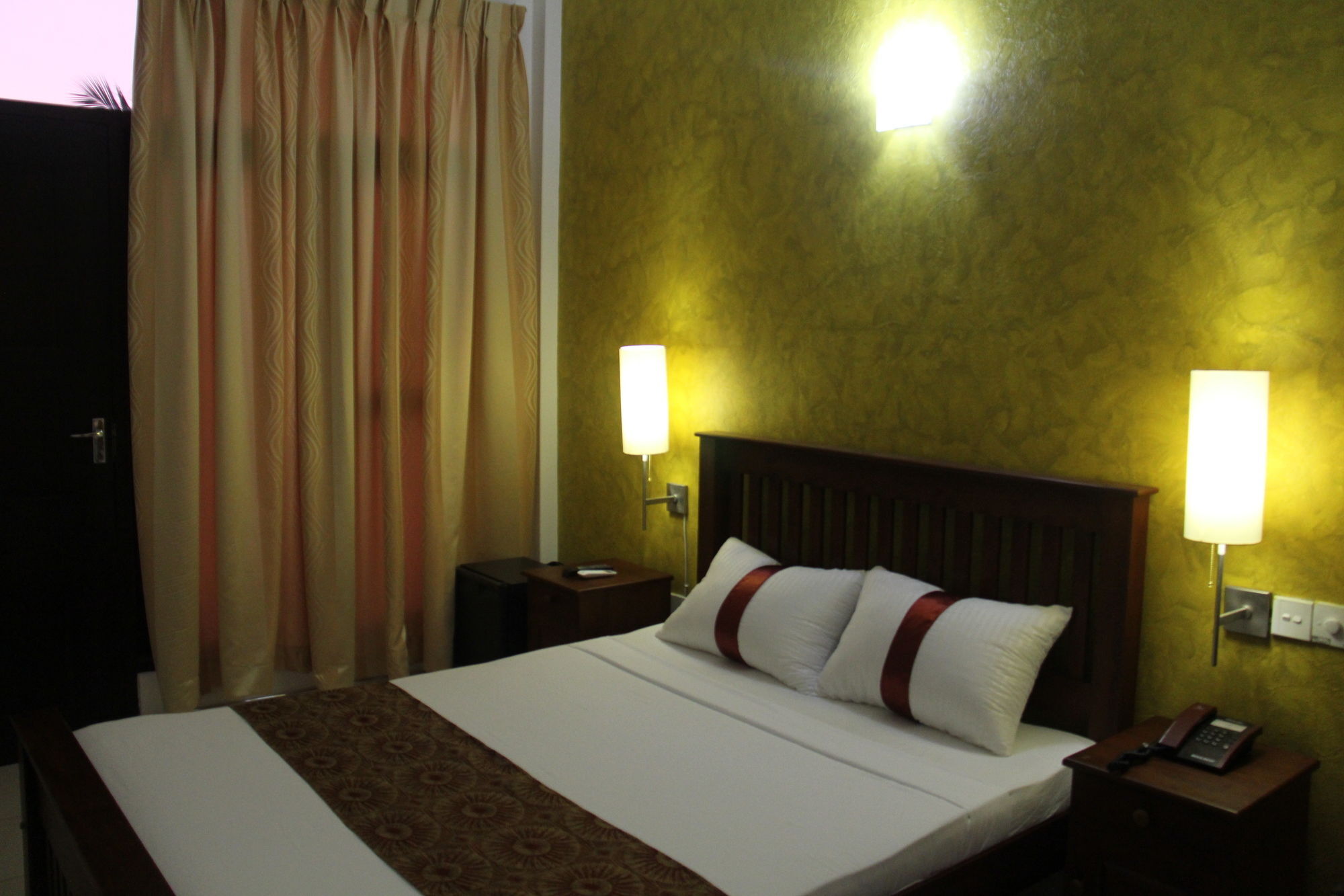 Zendara Hotel Negombo Extérieur photo